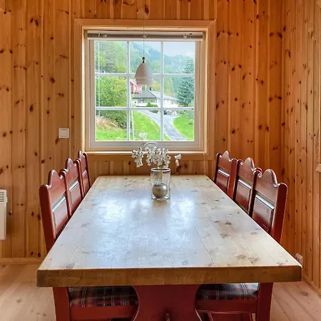2 Bedroom Stunning In Foldfjorden Feriehus