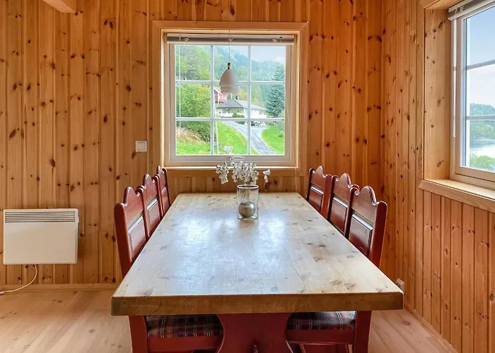 2 Bedroom Stunning In Foldfjorden Feriehus