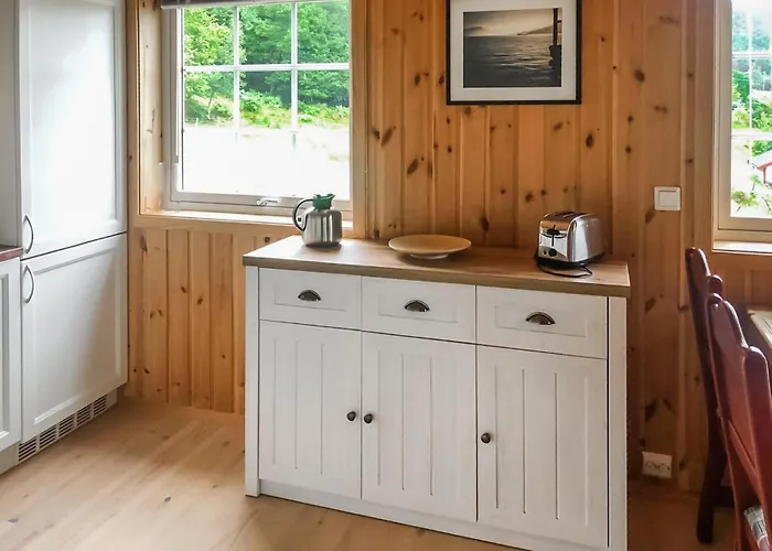 2 Bedroom Stunning In Foldfjorden Feriehus